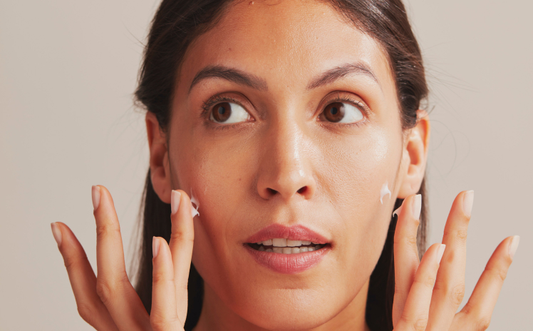 Dermatica - Model Applying Cream